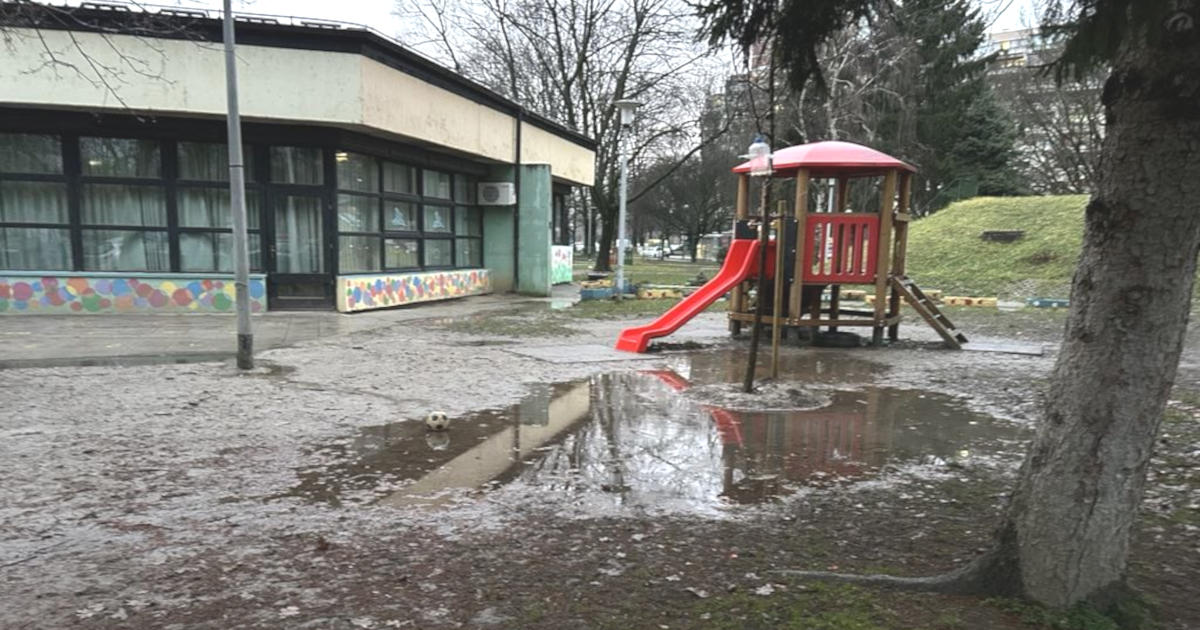 blatna kaljuža na igralištu dječjeg vrtića Travno